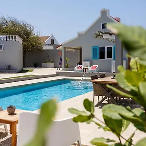 https://aruba-boutique-hotel.comcaribbean.com